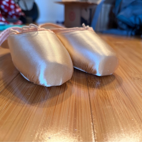 Freed Classics Pointe Shoes (R Maker) - Picture 3 of 3